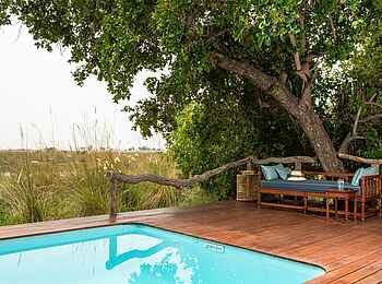 Shinde Lodge: Poolbereich im Grünen Shinde Lodge: Poolbereich im Grünen