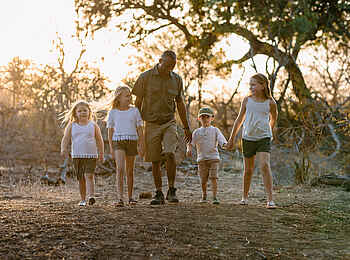 Thornybush Game Lodge: Wanderung für Kinder Thornybush Game Lodge: Wanderung für Kinder