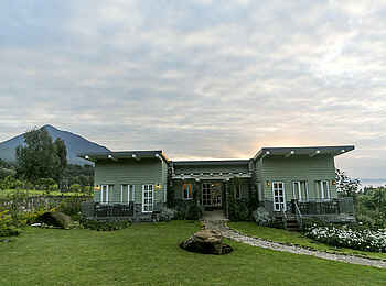 Amakoro Songa Lodge: Gästeunterkunft von außen Amakoro Songa Lodge: Gästeunterkunft von außen