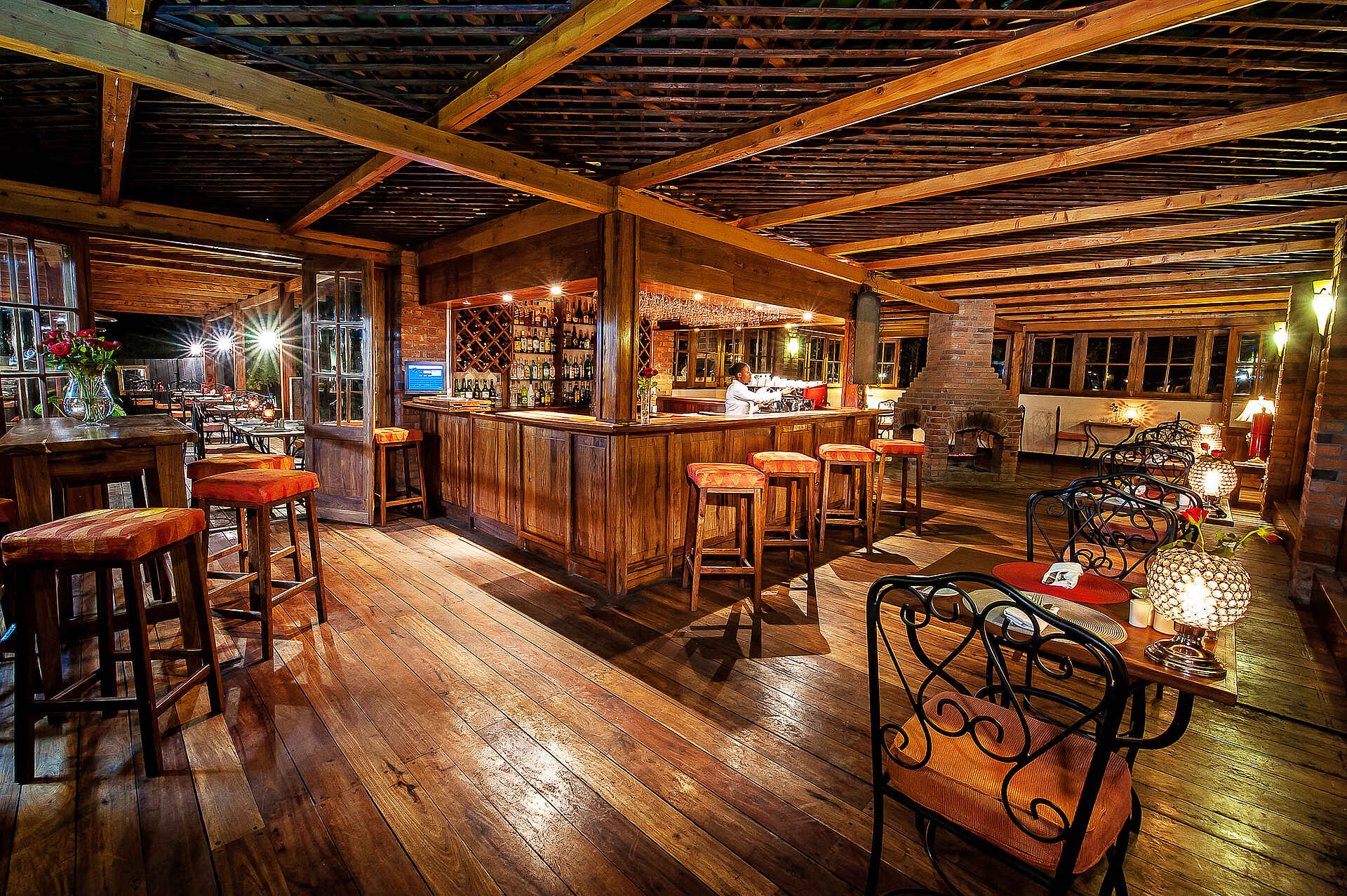 Arusha Coffee Lodge: Bistro mit Bar
