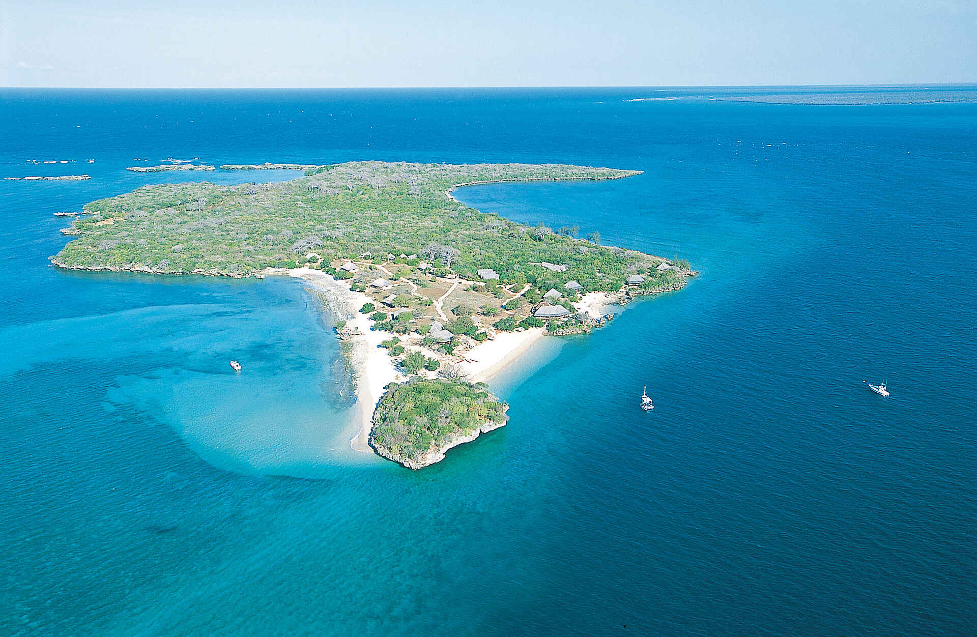 azura quilalea, azura quilalea bilder, azura quilalea island resort, mosambik tauchen, landschaft, luftbild, quilalea island