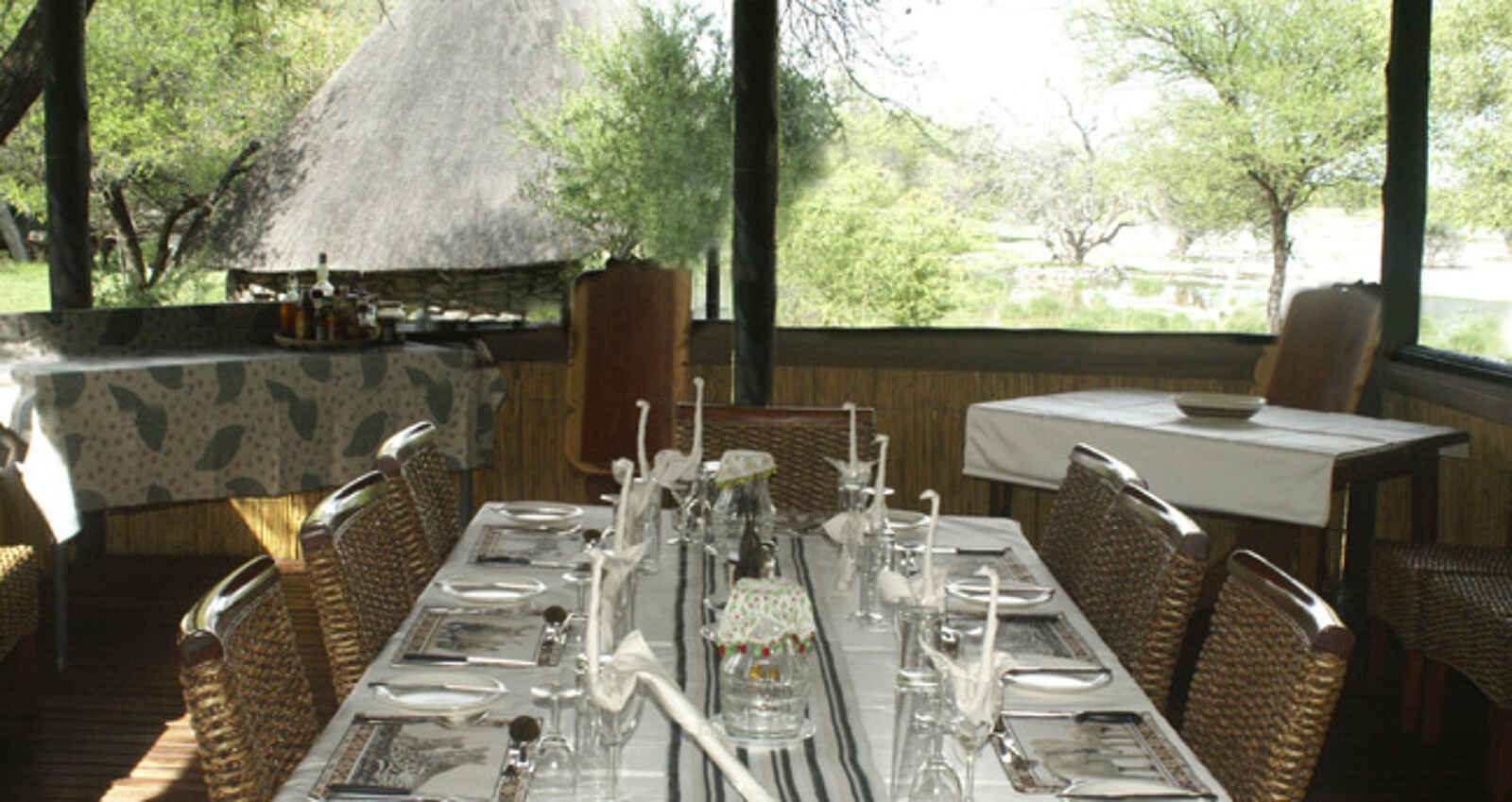 Edo's Camp: Gedeckte Tafel Edo's Camp: Gedeckte Tafel