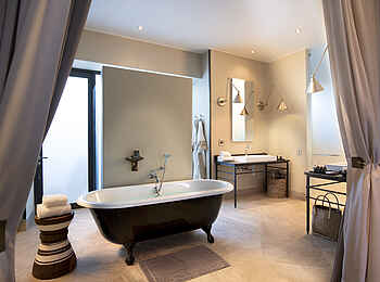 Epako Safari Lodge and Spa: Das Badezimmer der Waterhole Suite