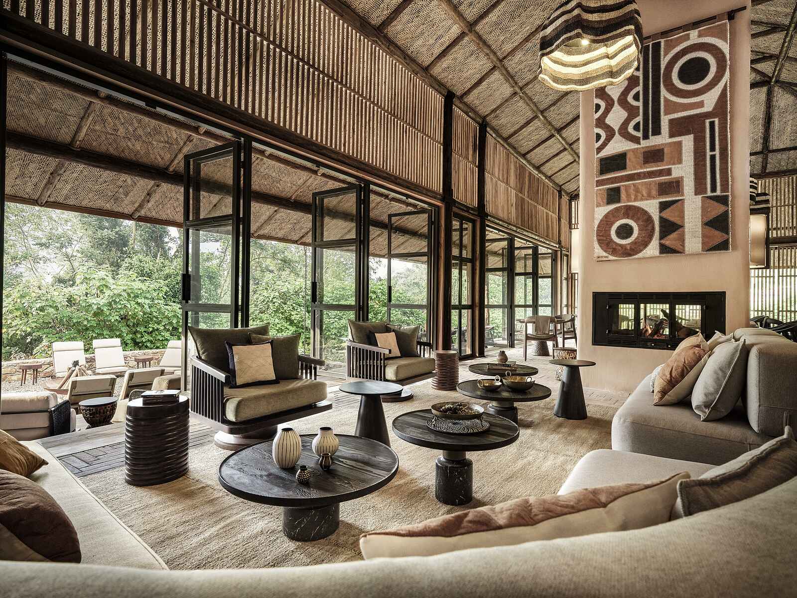 Gorilla Forest Lodge: Der offene Zentralbereich Gorilla Forest Lodge: Der offene Zentralbereich