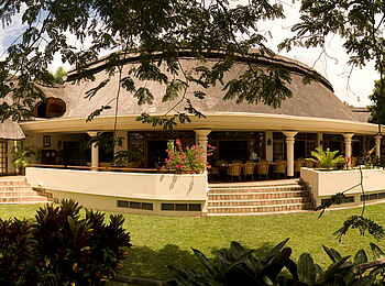 Ilala Lodge: Hauptgebäude und Terrasse