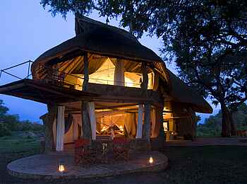 Luangwa Safari House: Abend über dem Haus Luangwa Safari House: Abend über dem Haus