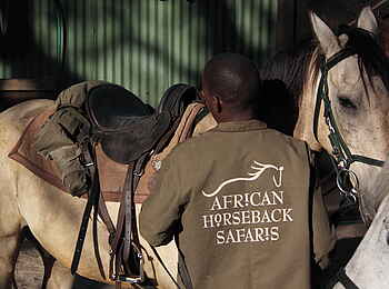 Macatoo Camp: Reitpersonal mit Pferd