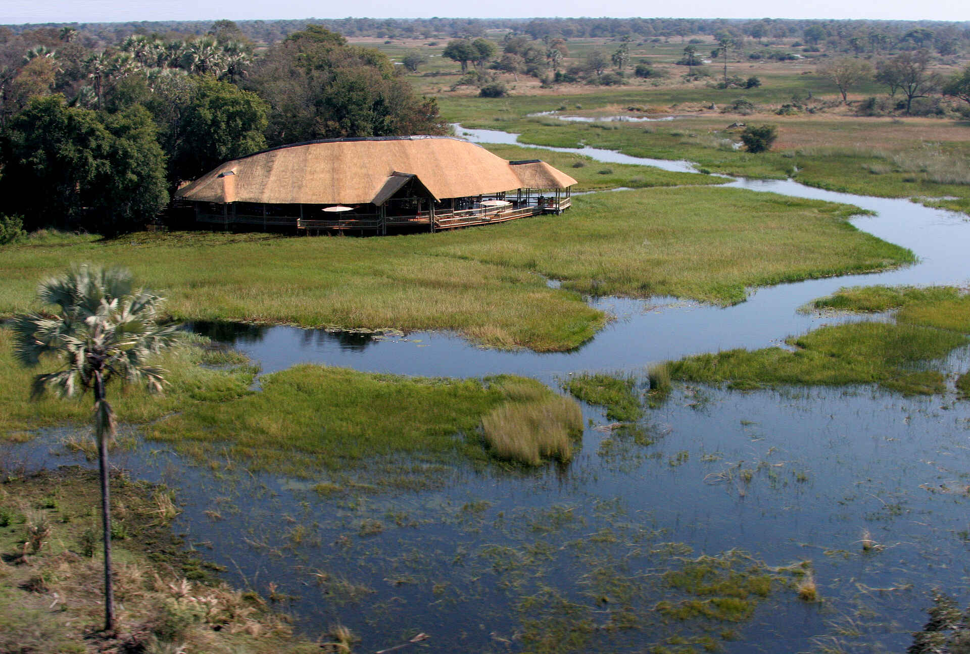 Moremi Crossing: Luftbild Boro-River, Moremi Crossing, Moremi Game Reserve, NG 27B, Okavango-Delta, Pirschfahrt, Safari, Under One Botswana Sky, Luftbild