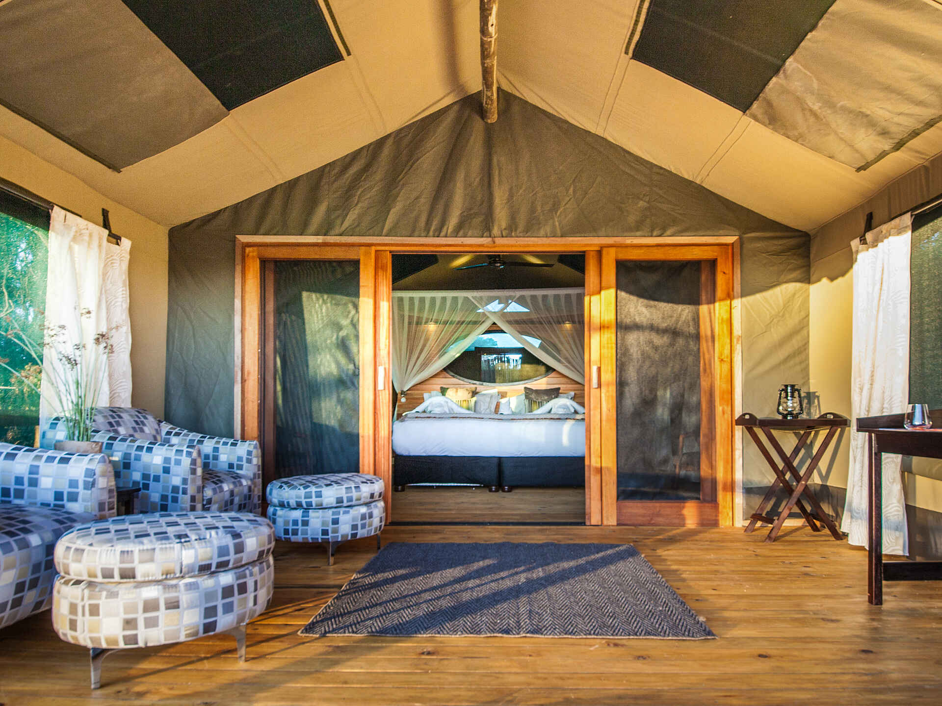 Rra Dinare: Veranda vorm Schlafzimmer