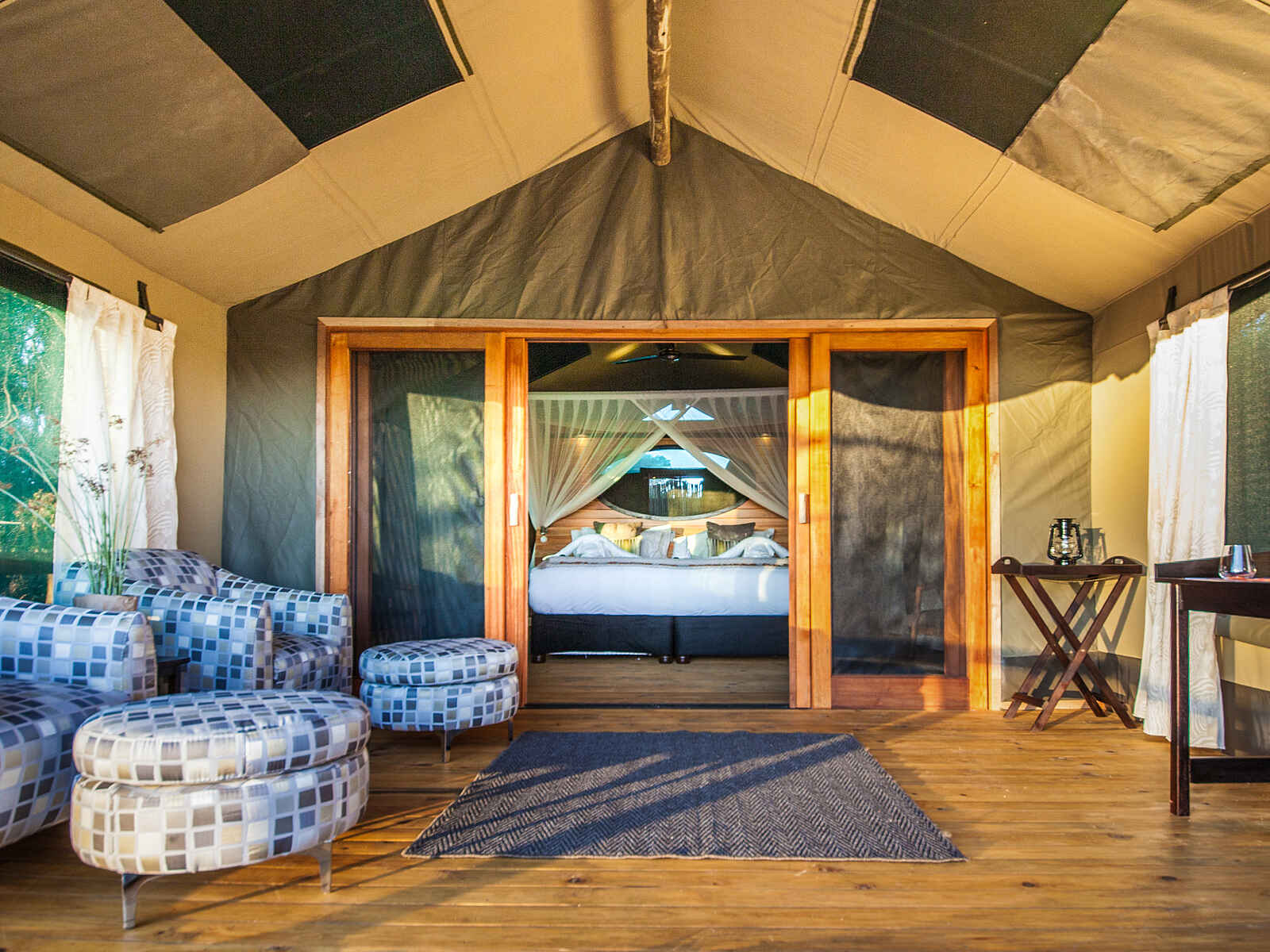 Rra Dinare: Veranda vorm Schlafzimmer Rra Dinare: Veranda vorm Schlafzimmer