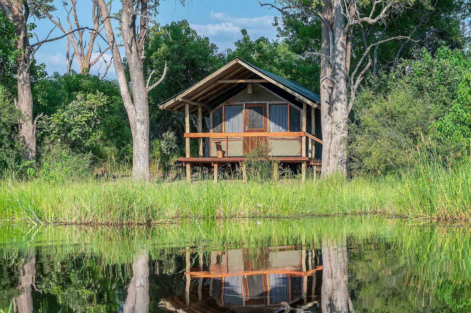 Saguni Safari Lodge: Luxury River Tent Saguni Safari Lodge: Luxury River Tent