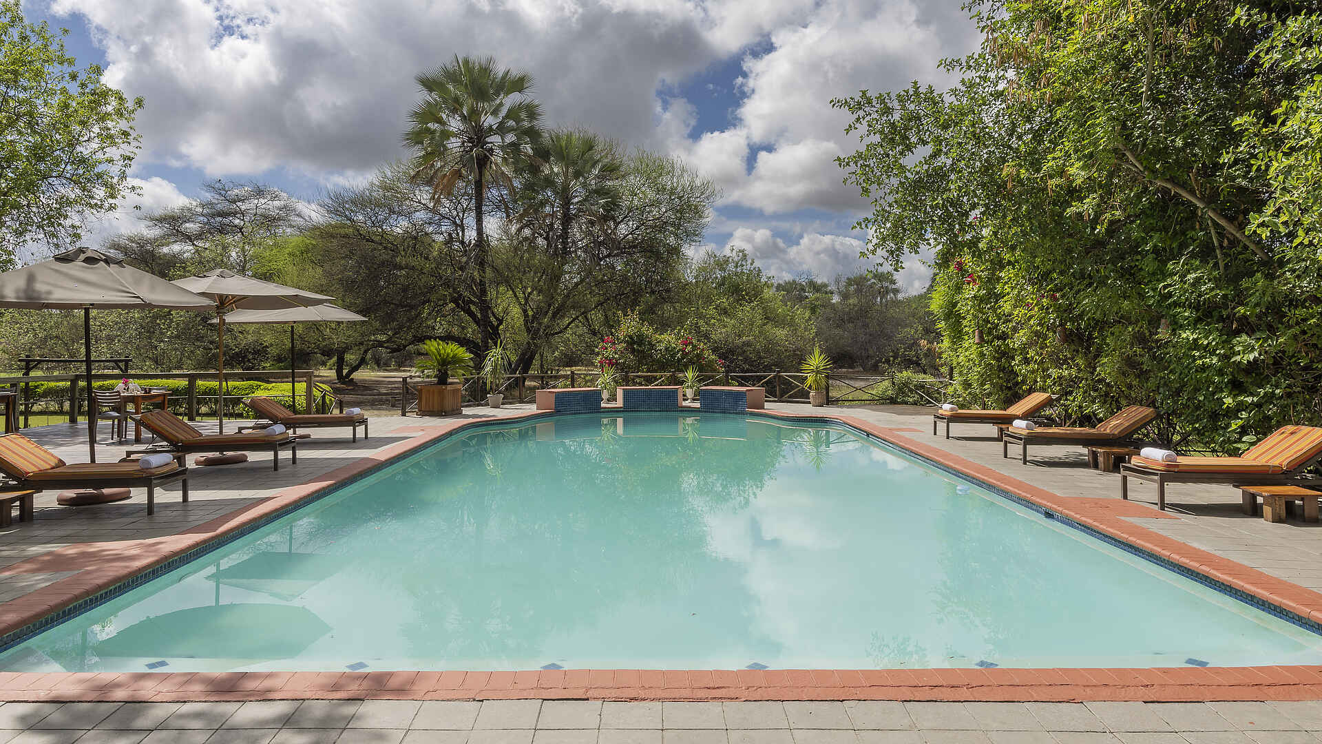 Sedia Riverside Hotel: Swimmingpool Sedia Riverside Hotel: Swimmingpool