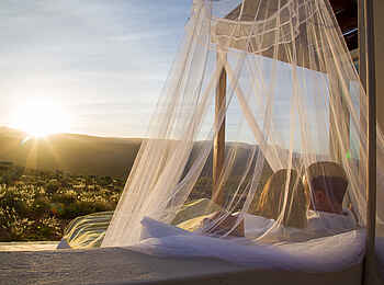 Simbavati Cederberg Ridge Lodge: Das Tagesbett einer Superior Suite Simbavati Cederberg Ridge Lodge: Das Tagesbett einer Superior Suite