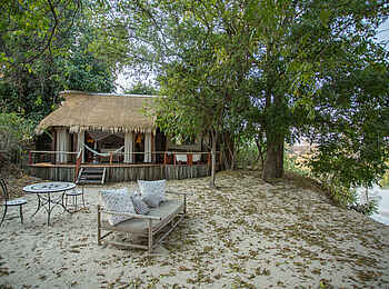 Sindabezi Island Camp: Blick auf das Honeymoon Chalet