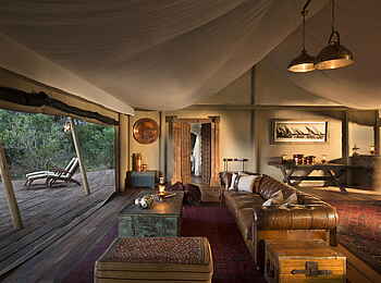 Zarafa Dhow Suites: Lounge und Deck