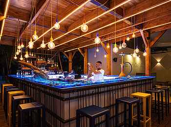 Zuri Zanzibar: Abendstimmung an der Bar