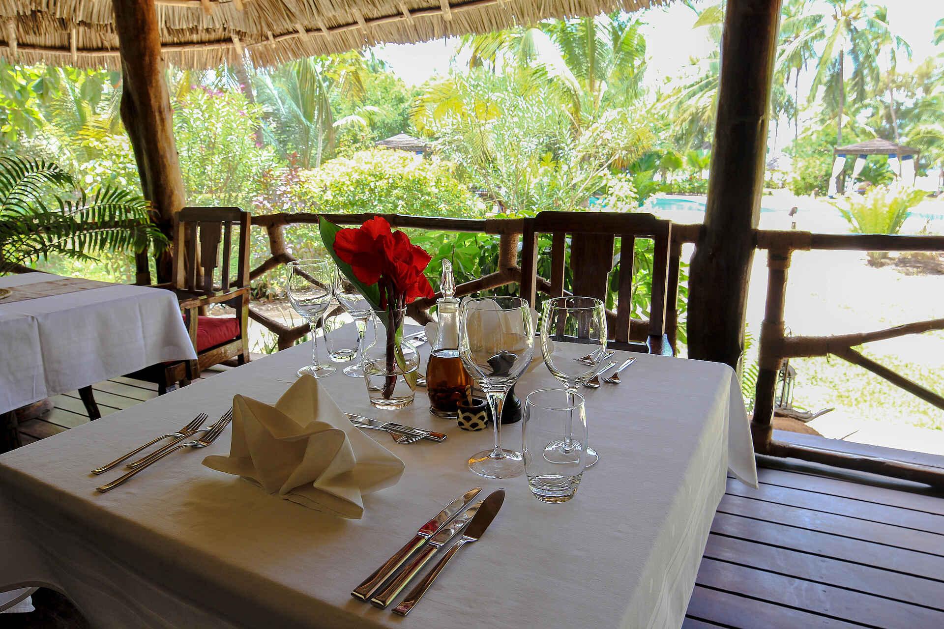 Anna of Zanzibar, Michael Winter, Sansibar, Essen, Gedeck, Küche, Terrasse, Tisch, Afrikarma, Afrikarma Safaris, Afrikarma Safaris - Wildnis. Hautnah., Afrikarma.de