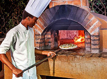 Arusha Coffee Lodge: Pizzabäcker