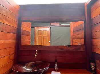 Loango Savannah Camp: Bad