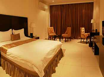 Mikhael's Hotel: Executive Room - Doppelbett und Schreibtisch Mikhael's Hotel: Executive Room - Doppelbett und Schreibtisch