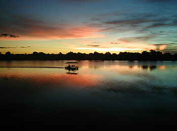 Mukambi Fig Tree Bush Camp: Eine Bootsfahrt zum Sonnenuntergang