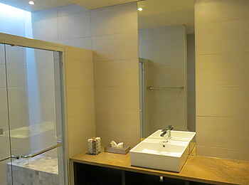 Swakopmund Sands Hotel: Waschtisch und Dusche Swakopmund Sands Hotel: Waschtisch und Dusche