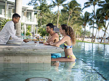 Victoria Beachcomber Resort and Spa: Poolbar Victoria Beachcomber Resort and Spa: Poolbar