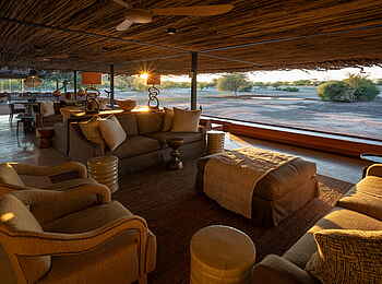 Anderssons At Ongava: Wohnzimmer mit Blick in die Natur Anderssons At Ongava: Wohnzimmer mit Blick in die Natur