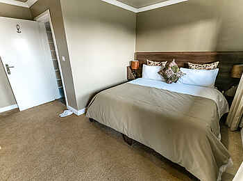 Five Volcanoes Boutique Hotel: Doppelbett im Standard Room