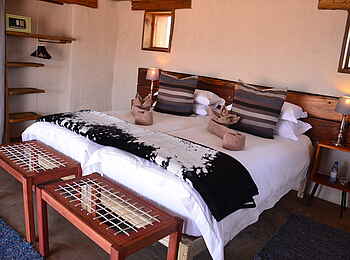 Chobe Elephant Camp: Doppelbett und regal Chobe Elephant Camp: Doppelbett und regal