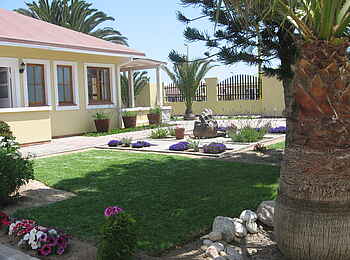 Cornerstone Guesthouse: Innenhof