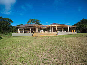 Dunia Camp: Außenansicht des Hauptbereichs Dunia Camp: Außenansicht des Hauptbereichs