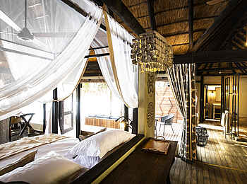 Kings Pool Camp: Family Tent Blick ins Bad