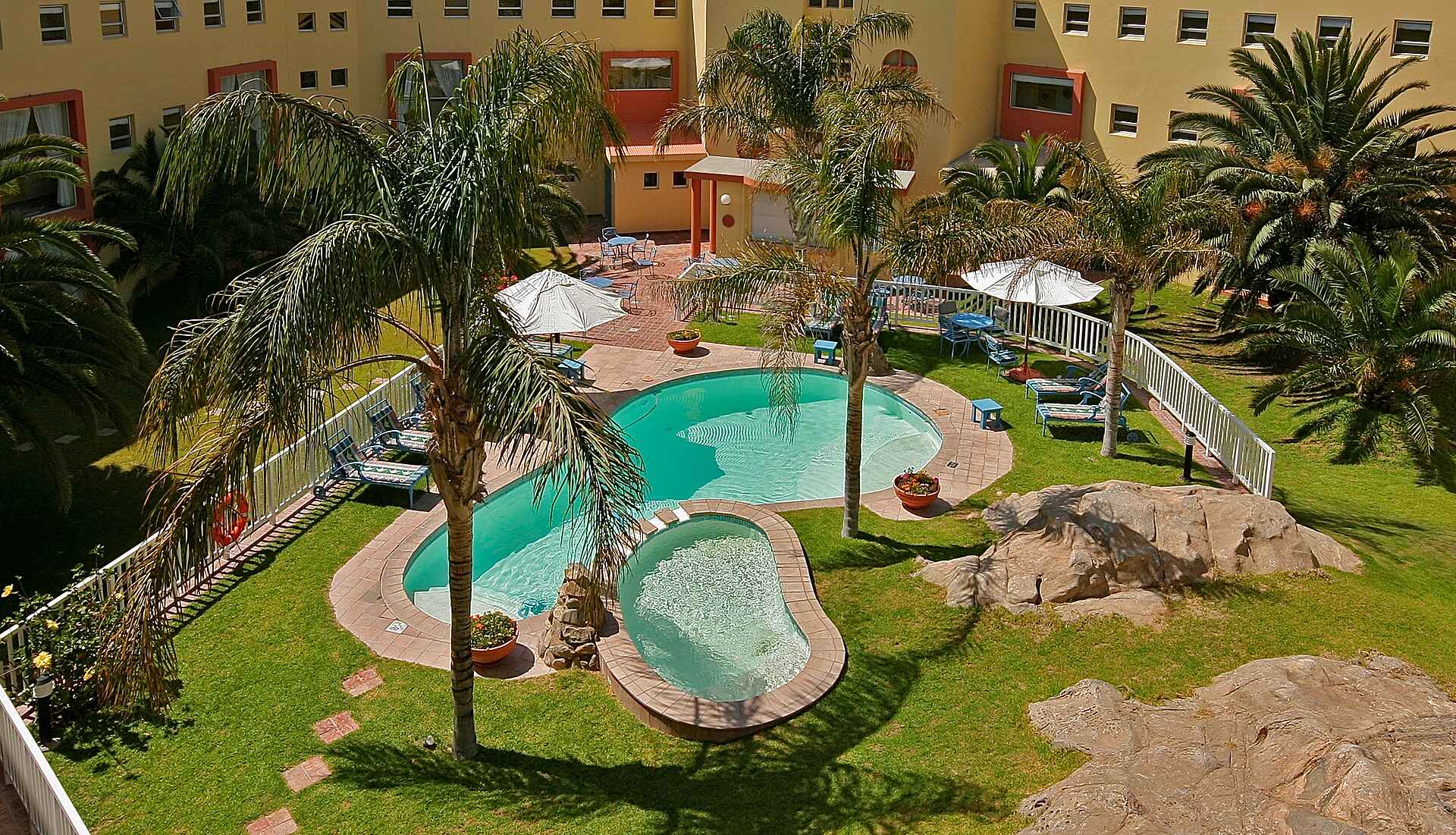 Küste, Lüderitz, Lüderitz Nest Hotel, Garten, Swimmingpool, afrikarma, afrikarma Safaris, afrikarma.de