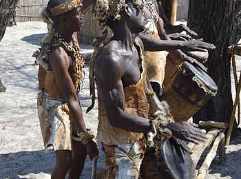 Nambwa Lodge: Trommelshow Nambwa Lodge: Trommelshow