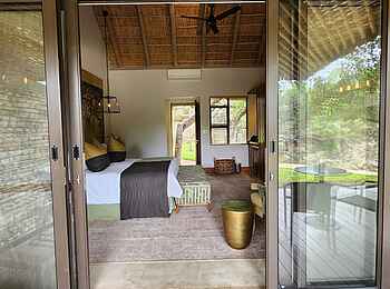 Simbavati Camp George: Blick in eine Suite Simbavati Camp George: Blick in eine Suite