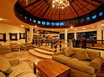 Tarangire Sopa Lodge: Weitläufige Rezeption und Lounge