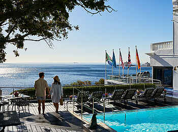 The Twelve Apostles Hotel: Pooldeck The Twelve Apostles Hotel: Pooldeck