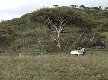 Wayo Nabi Green Camp: Mahlzeit an der Feuerstelle Wayo Nabi Green Camp: Mahlzeit an der Feuerstelle