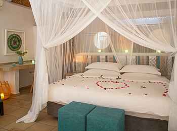 Azura Marlin Beach: Geschmücktes Bett