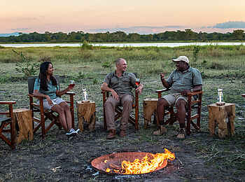 Kuthengo Camp: Lagerfeuer Kuthengo Camp: Lagerfeuer