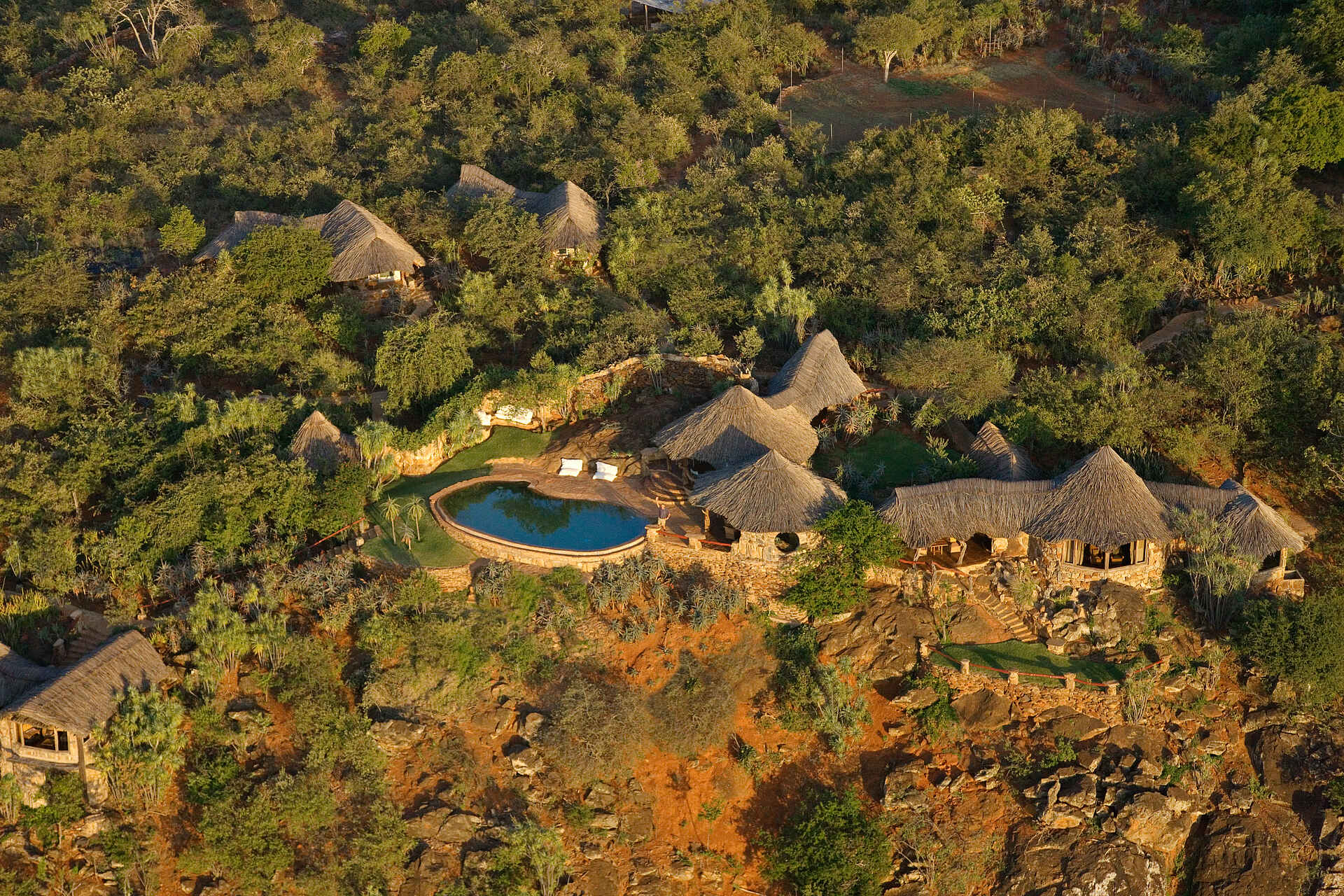 Ol Malo: Luftbild der Lodge Kenya, Laikipia, Ol Malo, Laikipia Plateau, Gesamtansicht, Landschaft, Luftbild, Afrikarma, Afrikarma Safaris, Afrikarma Safaris. Wildnis. Hautnah., Afrikarma.de