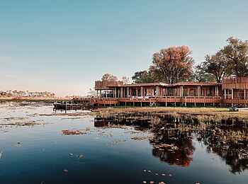 Baines Lodge: Blick auf den Zentralbereich Baines Lodge: Blick auf den Zentralbereich