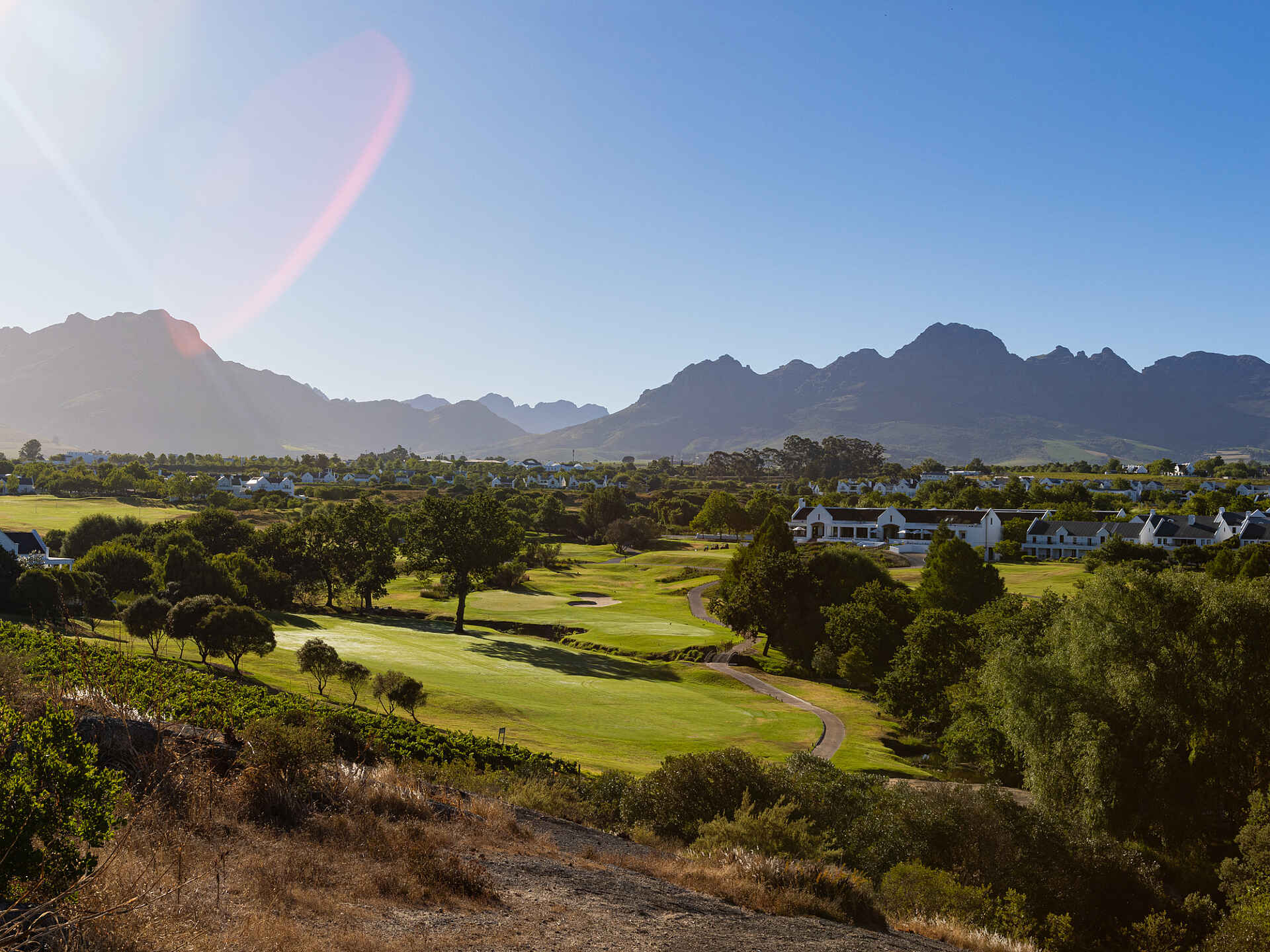 De Zalze Golf Club: Bergkette am Horizont