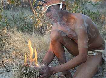 Dinaka Lodge: Die Kunst des Feuermachens