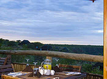 Grootberg Lodge: Frühstück auf dem Deck