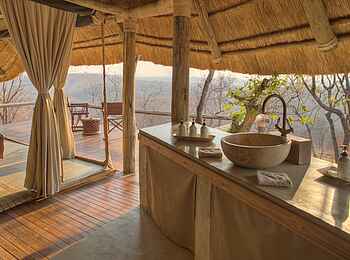 Ikuka Safari Camp: Waschtisch in einem Gästezelt