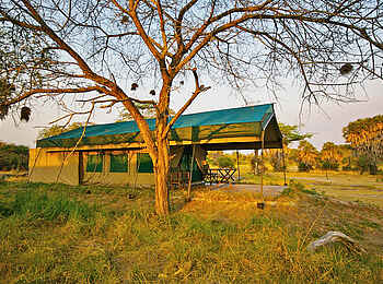 Lake Manze Camp: Zelt von der Seite Lake Manze Camp: Zelt von der Seite