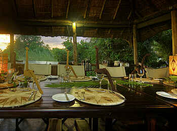 Lebala Camp: Esstisch