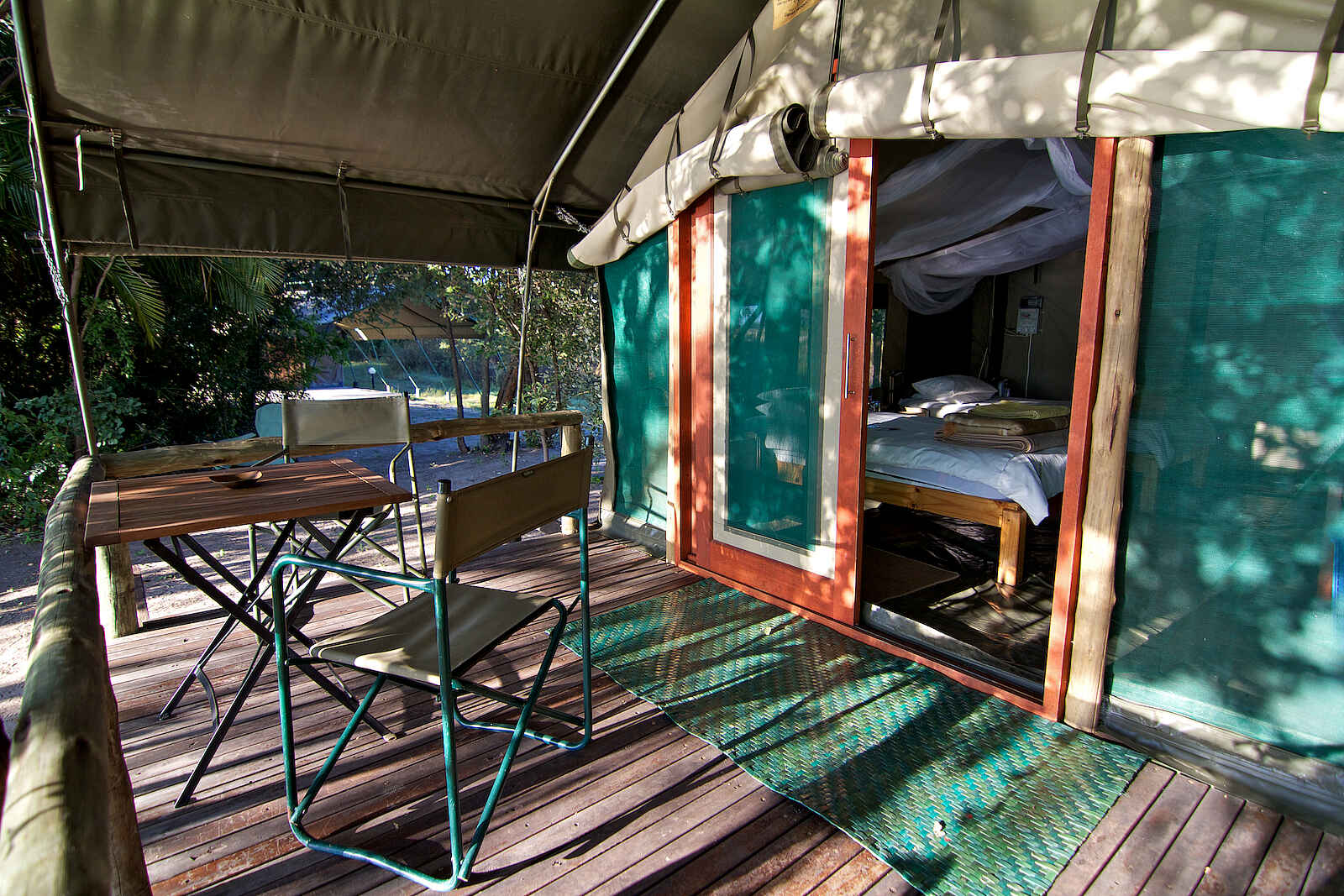 Ndhovu Safari Lodge: Gästezelteingang Ndhovu Safari Lodge: Gästezelteingang